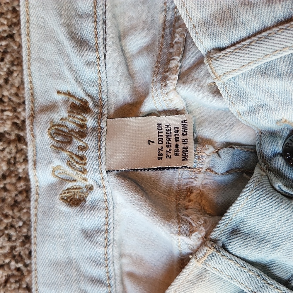 Red Rivet | Distressed Capri Jeans - Picture 4 of 10